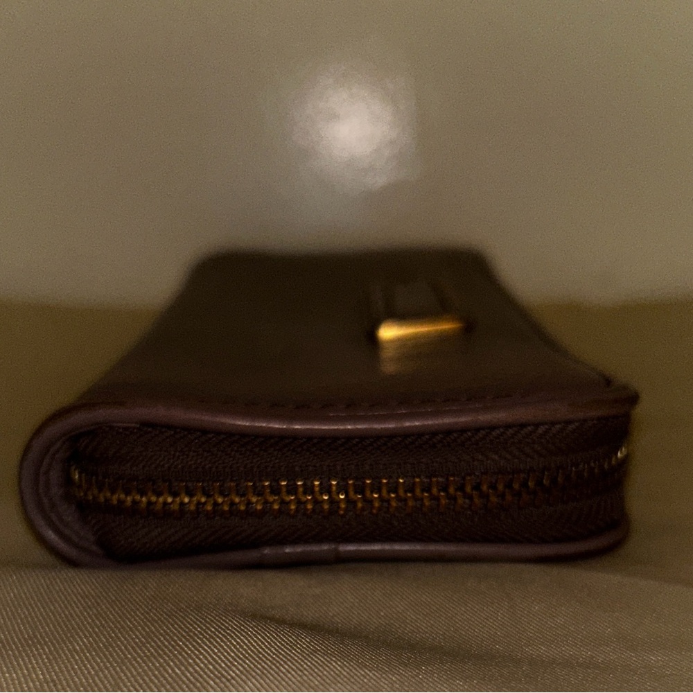 Clean Vintage Marc by Marc Jacobs Q
Slim Zip Around Wallet - Picture 6 of 10